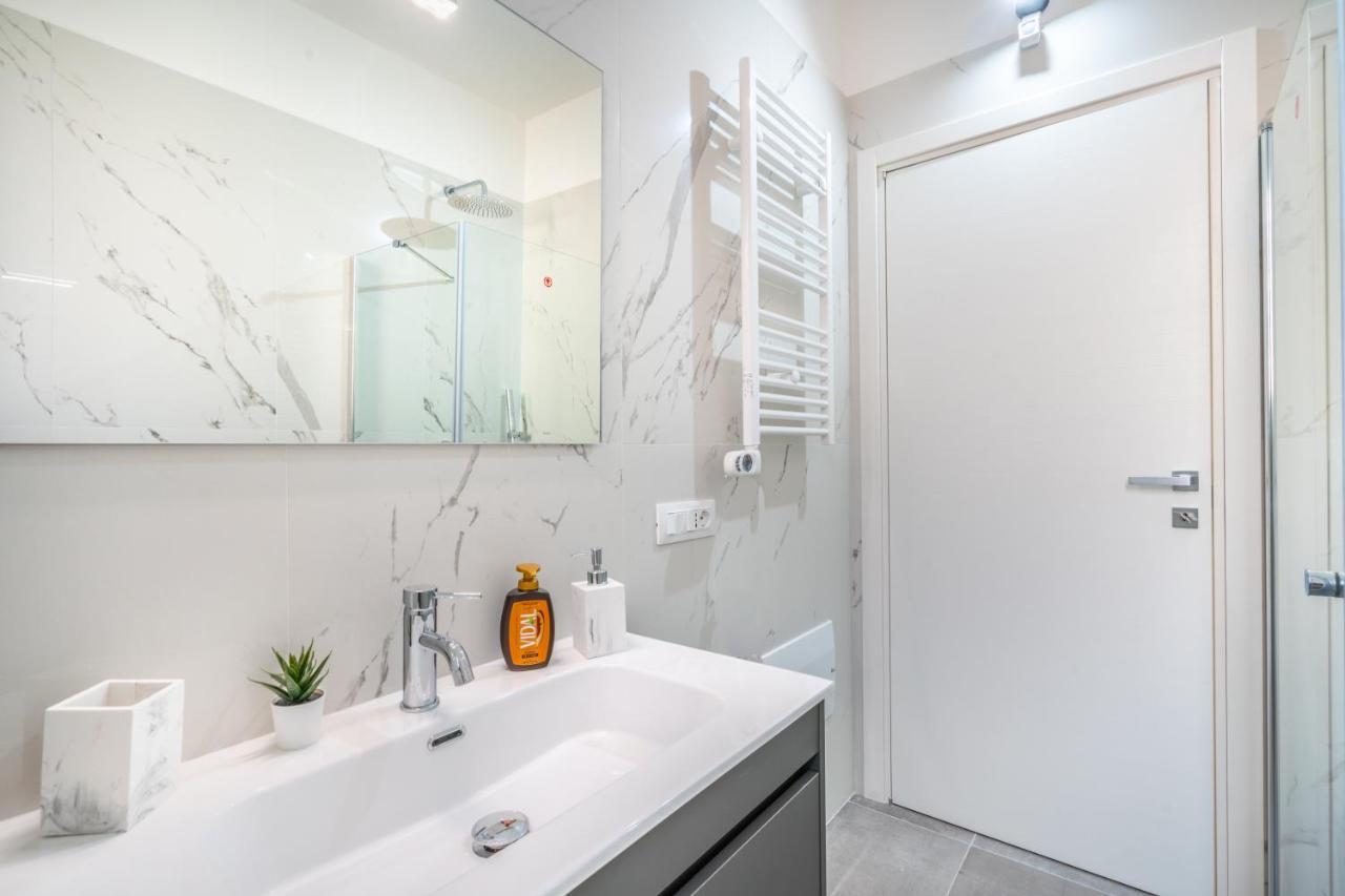 Kuzu Apts - City Center - Wifi Ac Tv Cagliari Buitenkant foto