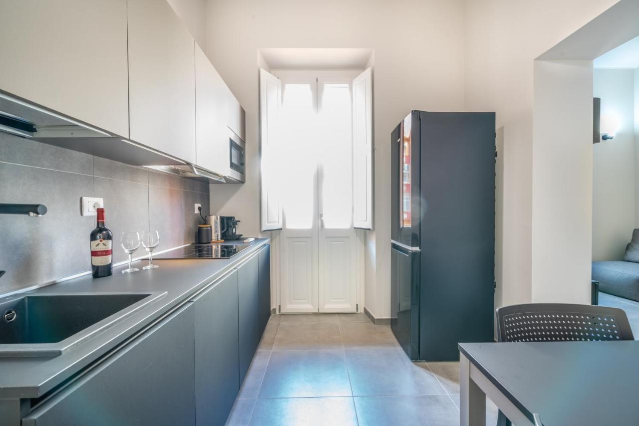 Kuzu Apts - City Center - Wifi Ac Tv Cagliari Buitenkant foto